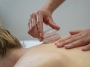 シリコンカッピングの正しいやり方とは？  〜スポーツキッズのセルフケアに“効かせる技術”〜